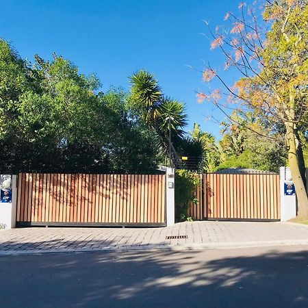 10Vdw Self Catering Apartments ダーバンヴィル エクステリア 写真