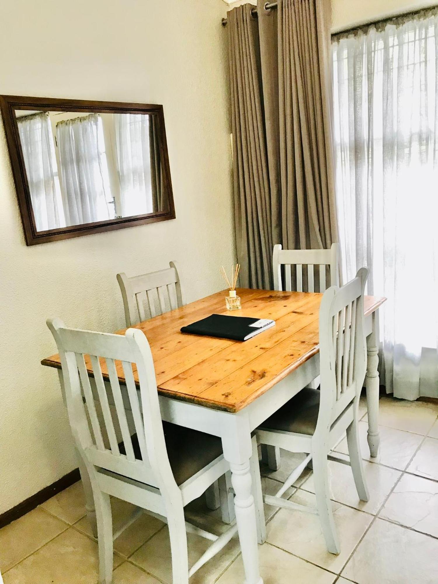 10Vdw Self Catering Apartments ダーバンヴィル エクステリア 写真